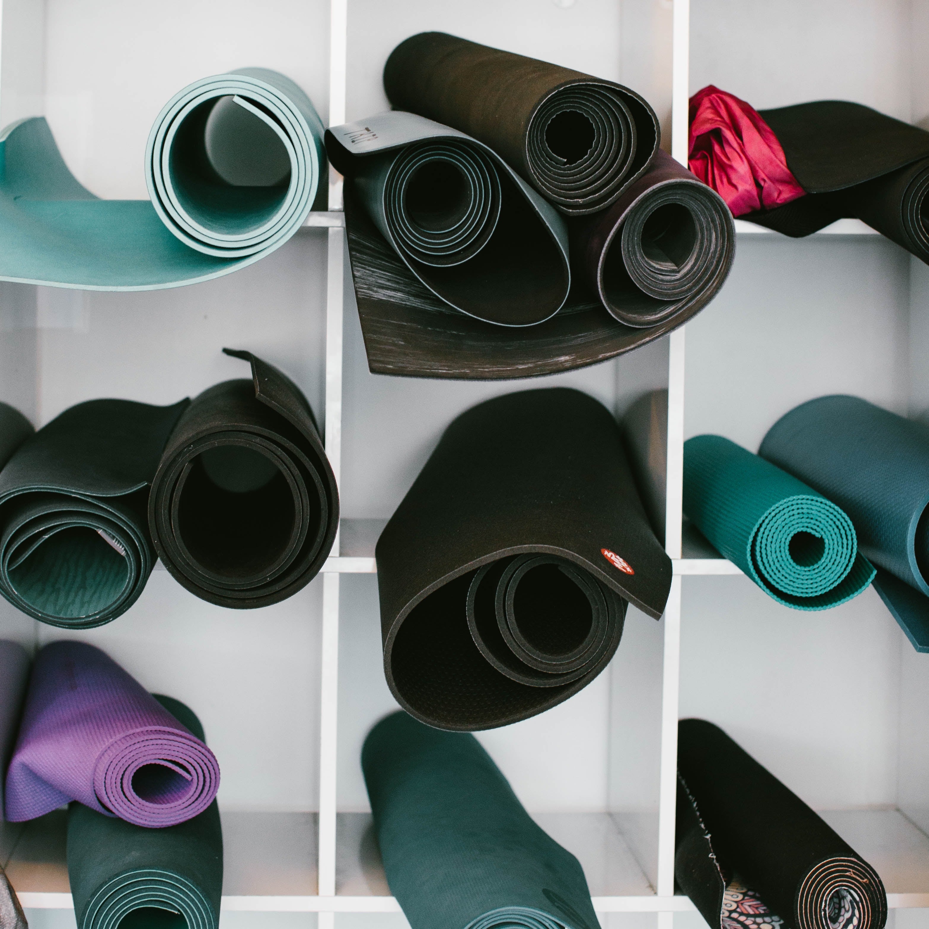 10 Ways to Use a Yoga Mat – Yogi Bare